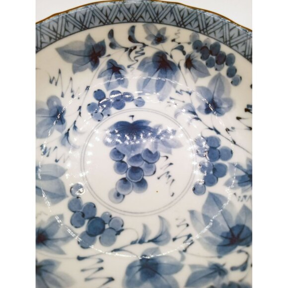 Vintage Japanese Blue White Porcelain Bowls Grapevine Scalloped Rim Set of 2 - Picture 6 of 16